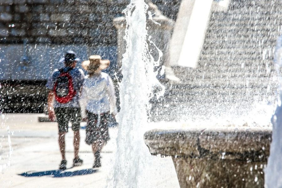 Καύσωνας: Έκτακτα μέτρα για τους εργαζομένους – Υποχρεωτική παύση εργασίας σε αυτές τις περιοχές