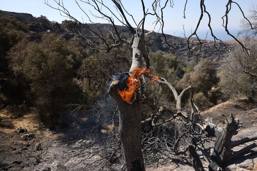 “Έπιασαν” τη φωτιά στα Χανιά –  Διάσπαρτες εστίες σε 20 χιλιόμετρα (φωτογραφίες)