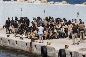 Μεταναστευτικό: Κυκλώματα διακινητών έστελναν μαζικά μηνύματα «αποφύγετε την Ιταλία, πηγαίνετε στην Ελλάδα», καταγγέλει ο Πλεύρης