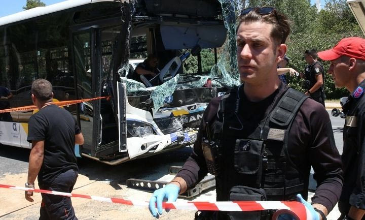 Βούλα: Βίντεο ντοκουμέντο από τη στιγμή της σύγκρουσης των δυο λεωφορείων