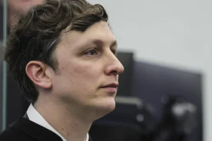 Γαλλία: Αυτοκτόνησε ο δικηγόρος που υπερασπίστηκε τον παιδεραστή χειρουργό Ζοέλ Λε Σκουαρνέκ