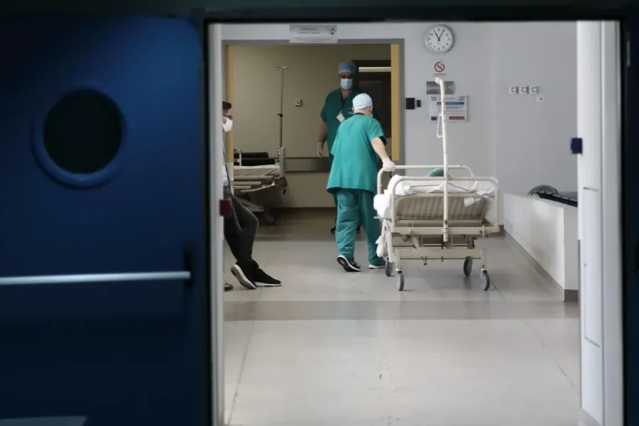 Πέθανε ο 48χρονος που ξυλοκοπήθηκε από ανήλικο στα Γλυκά Νερά