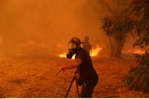 Έτσι φαίνονται από το διάστημα οι φωτιές σε Αττική, Εύβοια, Μεσσηνία, Κύθηρα, Λακωνία και Κρήτη