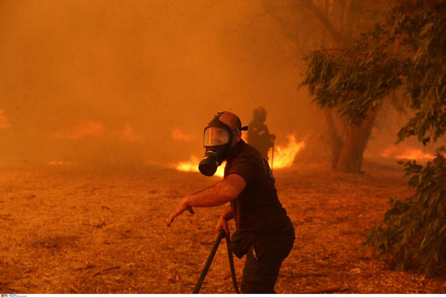 Έτσι φαίνονται από το διάστημα οι φωτιές σε Αττική, Εύβοια, Μεσσηνία, Κύθηρα, Λακωνία και Κρήτη
