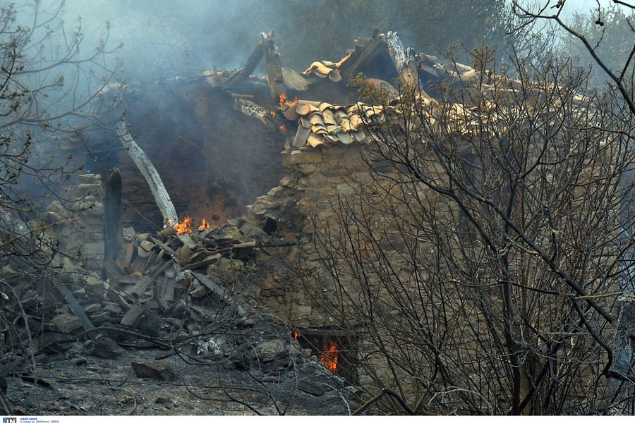 Ολονύχτια μάχη των πυροσβεστικών δυνάμεων σε Αττική, Εύβοια, Κύθηρα, Μεσσηνία και Χανιά