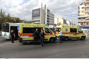 Σύγκρουση λεωφορείου με αυτοκίνητο στη Συγγρού – Αναφορές για 7 τραυματίες