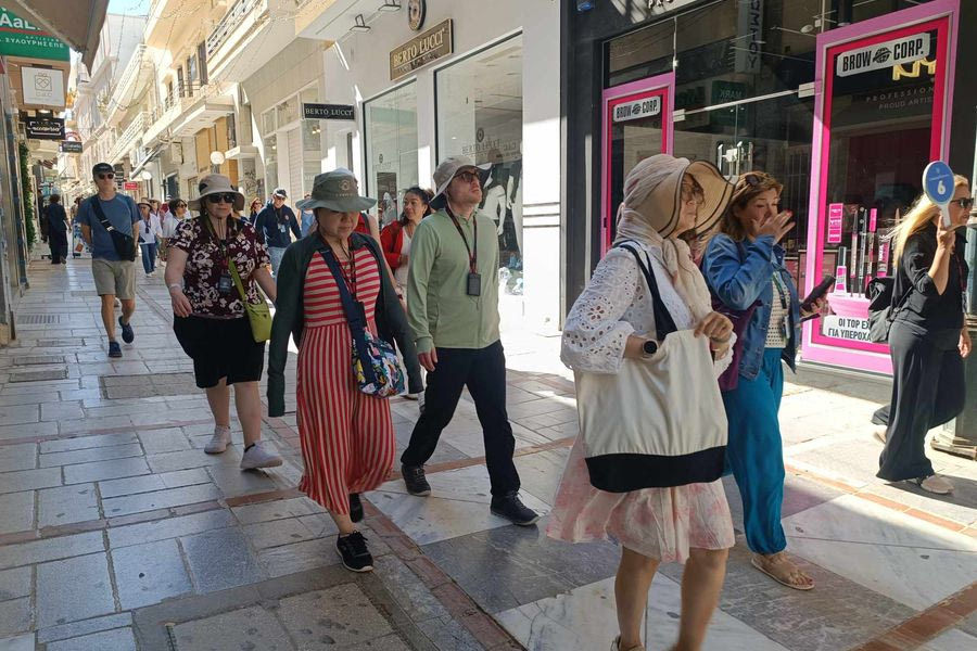 Ξενοδόχοι στην Κρήτη: Προσπαθούν με εκπτώσεις να γεμίσουν τον Ιούλιο