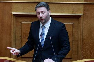 Ανδρουλάκης κατά Μητσοτάκη: Χρησιμοποιεί μάνιουαλ διχασμού και τοξικότητας