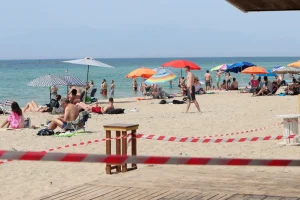 Χαλκιδική: Λουκέτο 48 ωρών σε beach bar για καταπάτηση αιγιαλού