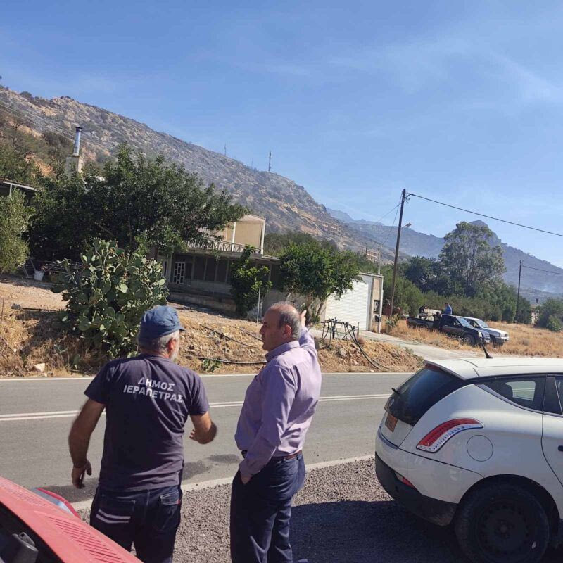Φωτιά στην Ιεράπετρα: Άρση εκκένωσης και ευχαριστίες του Δημάρχου για την επιτυχία στην κατάσβεση