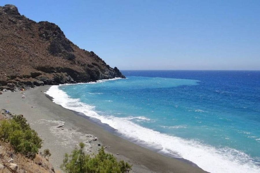 Δισκός: Η παραλία – μαγνήτης μακριά από πολυκοσμία και τουριστικά κλισέ