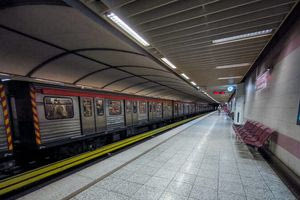 Στο αυτόφωρο δύο άτομα που «τρύπωσαν» σε εγκαταστάσεις του Μετρό με σπρέι και κόφτες