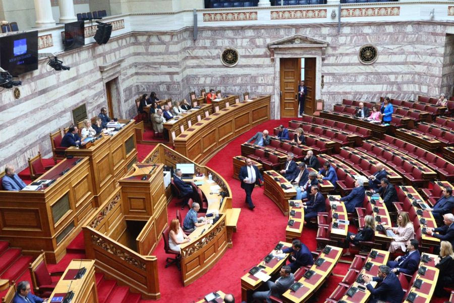 Βουλή: Ξεκίνησε η συζήτηση για την παραπομπή του Κώστα Αχ. Καραμανλή στο Δικαστικό Συμβούλιο