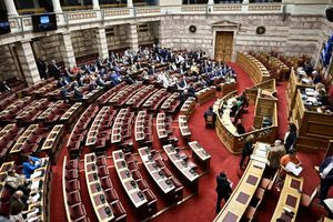 Βουλή: Σε υψηλούς τόνους η συζήτηση για την παραπομπή Καραμανλή – Κόντρες, αποχωρήσεις και παραπομπή Κωνσταντοπούλου στην Επιτροπή Δεοντολογίας