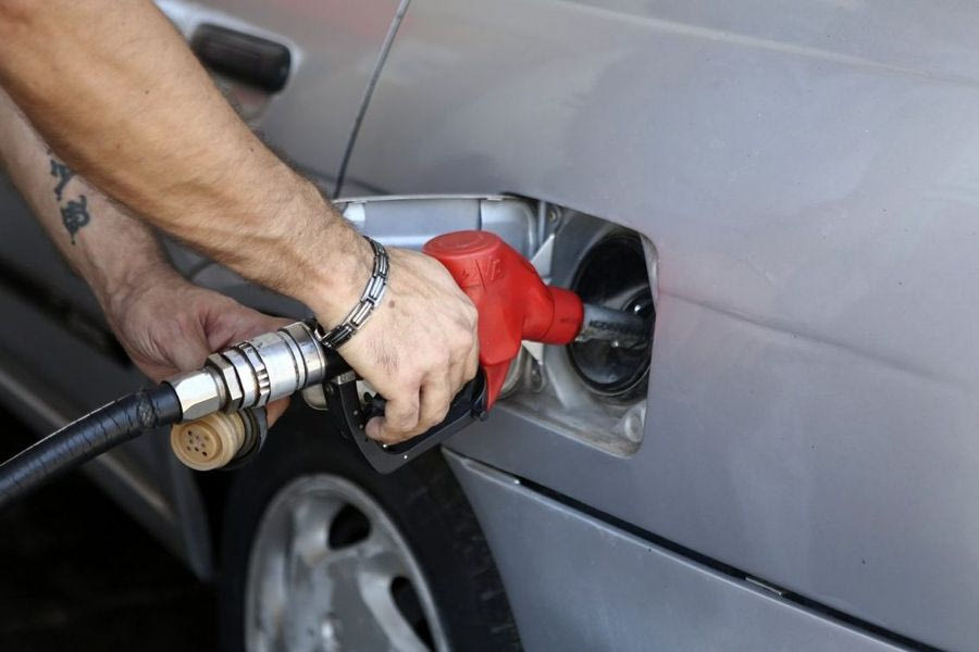Νέα άνοδος στην τιμή των καυσίμων μετά το κλείσιμο των Στενών του Ορμούζ