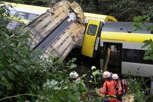 Εκτροχιασμός τρένου στη Γερμανία – Αναφορές για πολλούς τραυματίες