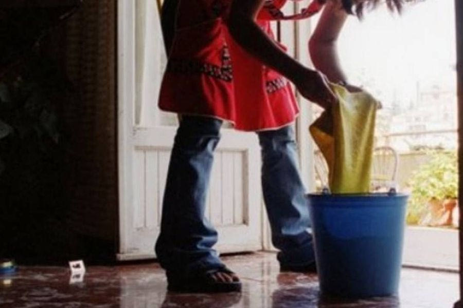Οικιακή βοηθός «ξάφρισε» 30.200 ευρώ από ηλικιωμένη που φρόντιζε – Της είχε αποκαλύψει το PIN