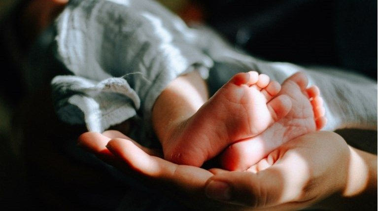 Αγρίνιο: Πώς ο πατέρας παρέσυρε και σκότωσε την δύο ετών κόρη του – Έγκυος στο δεύτερο παιδί η μητέρα