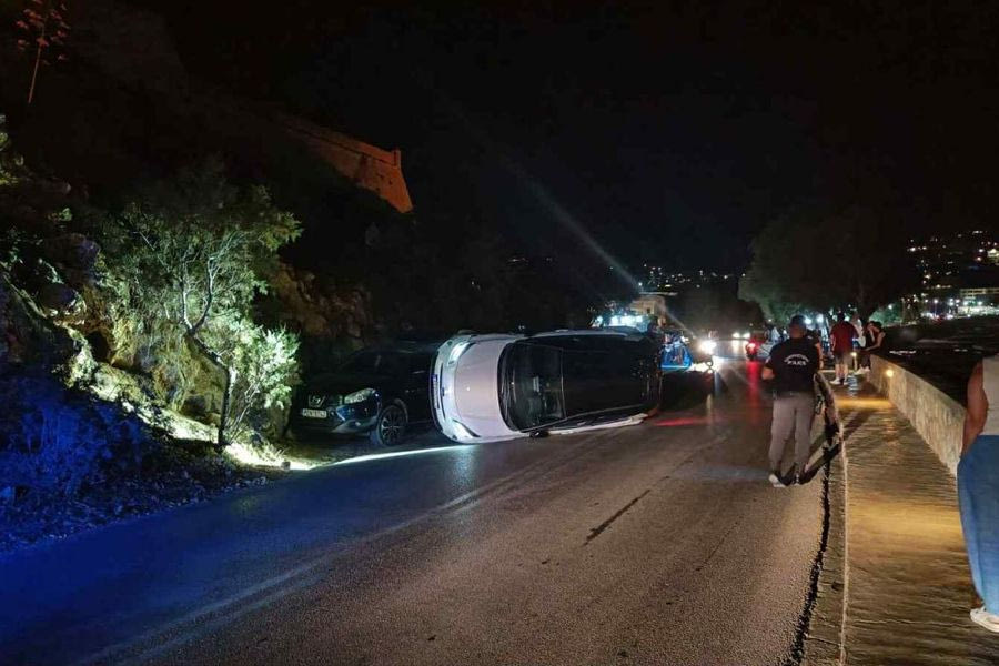 Ρέθυμνο: Αυτοκίνητο ανετράπη με τρεις επιβάτες στον περιφερειακό δρόμο