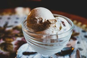 Παγωτό χωρίς τύψεις: Εύκολη συνταγή χωρίς παγωτομηχανή, βούτυρο και ζάχαρη