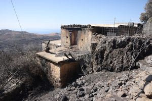 Χανιά: Συνεχίζεται η μάχη των πυροσβεστών με τις αναζωπυρώσεις – Δεν υπάρχει ενεργό μέτωπο