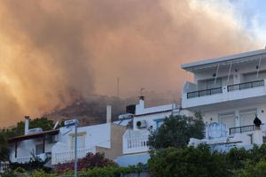 Μεγάλη πυρκαγιά κοντά στα Σχινοκάψαλα Ιεράπετρας – Επιχειρούν και εναέρια μέσα (φωτογραφίες +βίντεο)