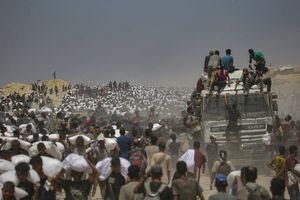 Πεινασμένοι Παλαιστίνιοι λεηλατούν φορτηγό με ανθρωπιστική βοήθεια ( video)