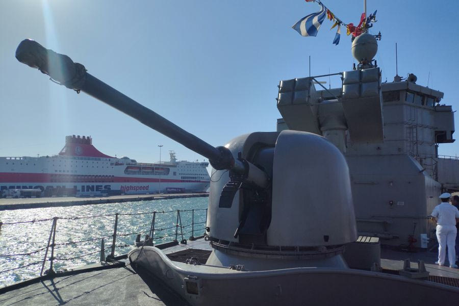 “Ελλάς εν πλω”: η “Π” στη φρεγάτα ΚΑΝΑΡΗΣ (φωτογραφίες)
