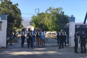 Χανιά: Ξερίζωμα δέντρων και διαμαρτυρία κατοίκων στο στρατόπεδο “Μαρκοπούλου”