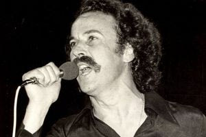 Νίκος Ξυλούρης: Σαν σήμερα γεννήθηκε ο “Αρχάγγελος της Κρήτης”