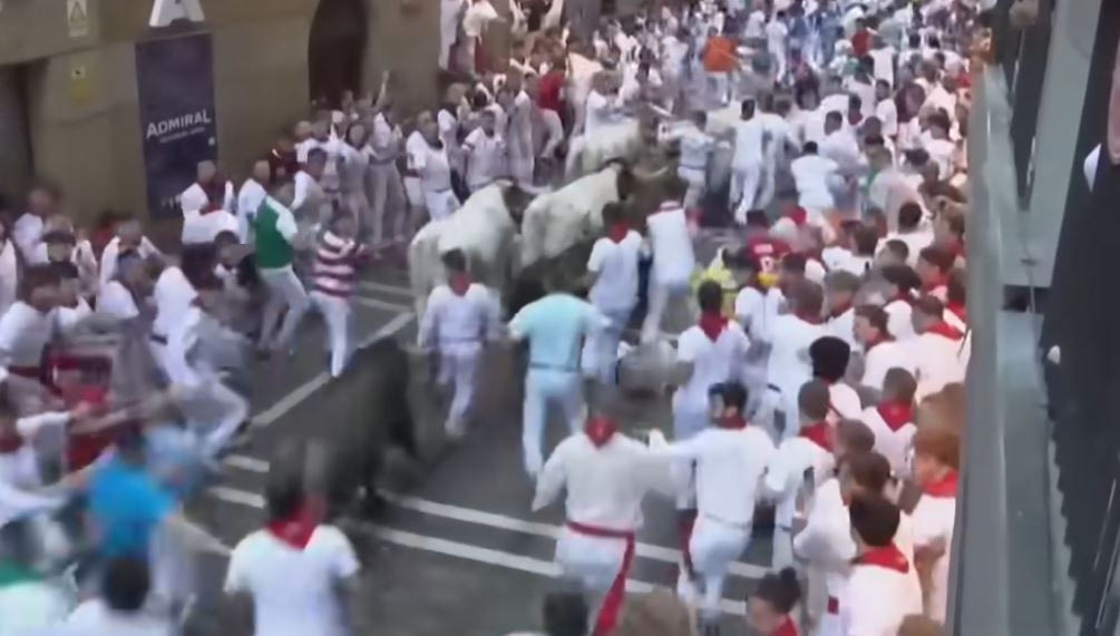 Ταύρος σε Φεστιβάλ κάρφωσε άνδρα στην Ισπανία – Οκτώ τραυματίες