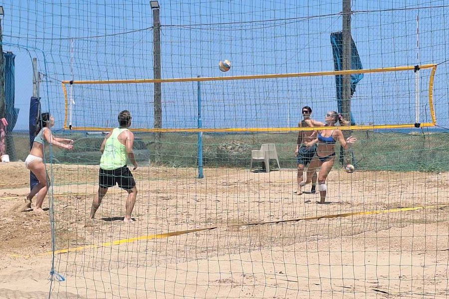 Beach Volley με ενέργεια, συνεργασία και αθλητικό πνεύμα στον Καρτερό