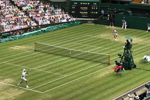 Wimbledon: Το σκοτάδι διέκοψε αγώνα και την επόμενη μέρα ο αγώνας τελείωσε σε 70” (video)