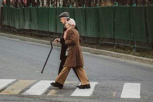 Συντάξεις: Καλά νέα για χιλιάδες δικαιούχους, έρχονται προσαυξήσεις έως 300 ευρώ – Ποιους αφορά