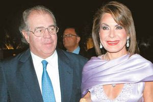 Στο Ηράκλειο για διακοπές ο Θεόδωρος Αγγελόπουλος με τη σύζυγο του Γιάννα