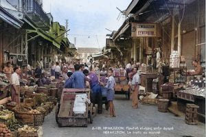 Η κεντρική αγορά του Ηρακλείου πολλές δεκαετίες πριν