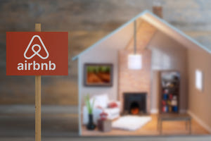 Βραχυχρόνια μίσθωση: Παράταση έως τις 21 Ιουλίου για την υποβολή δηλώσεων των Airbnb