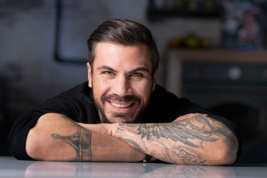 «MasterChef»: Γίνεται… 10 χρονών και  θέλουν τον Ακη Πετρετζίκη σε ειδικό ρόλο