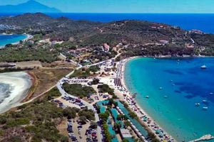 Οι 8 πιο οικονομικοί καλοκαιρινοί προορισμοί στην Ελλάδα σύμφωνα με το ChatGPT