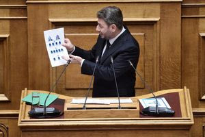 Πυρά Ανδρουλάκη σε Βορίδη – Αυγενάκη: «Αυτόγραφα μοιράζατε στο υπουργείο;»