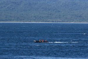 Ινδονησία: Έξι νεκροί και 30 αγνοούμενοι από τη βύθιση φεριμπότ στο Μπαλί