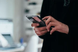 Απάτη με «μαϊμού» SMS για δέματα