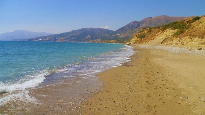 Αρμενόπετρα, η παραλία της Κρήτης που αντιστέκεται στο μαζικό τουρισμό