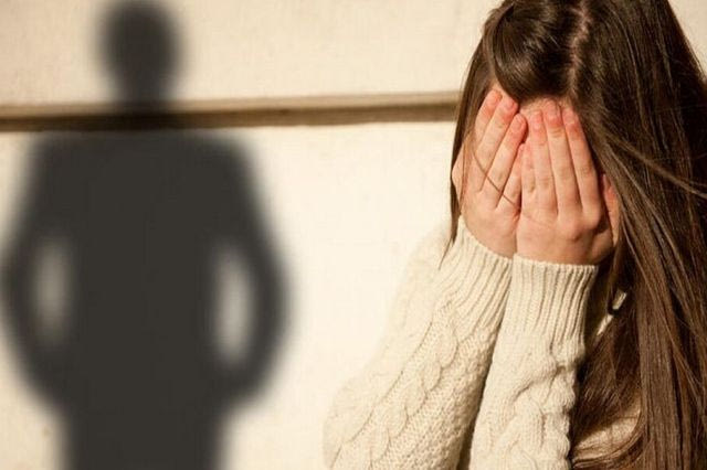 Ηράκλειο: Κατήγγελλε τον καθηγητή της για ανάρμοστη συμπεριφορά