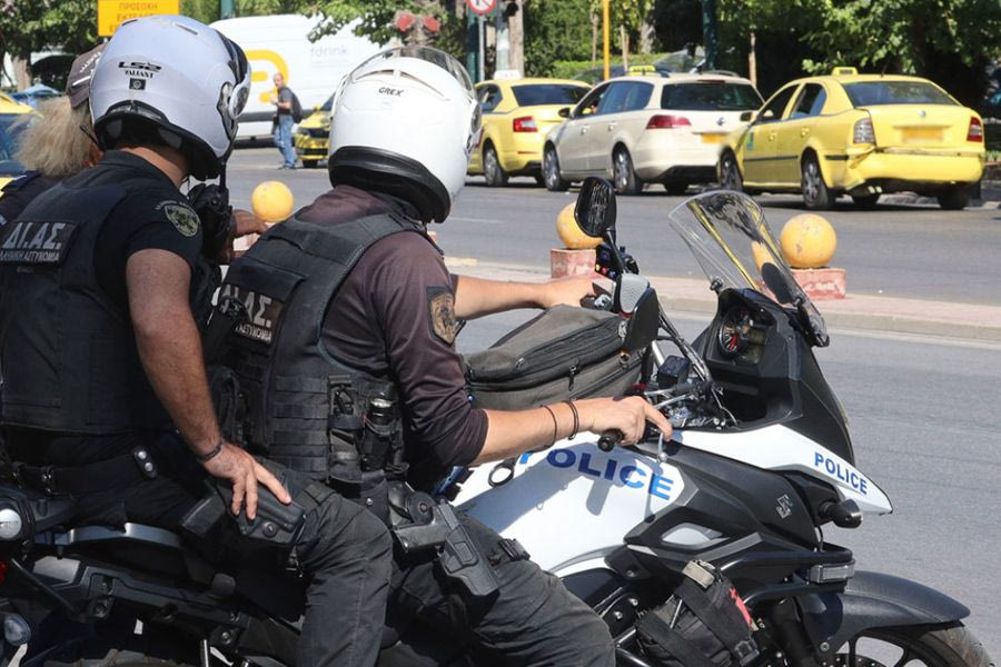 Συνελήφθη γνωστός TikToker για εκβιασμό – Χτύπησε αστυνομικούς στην προσπάθεια να διαφύγει της σύλληψης
