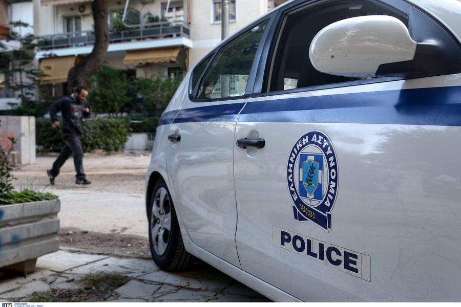 Μενίδι: Ιδιοκτήτρια κλείδωσε ληστές μέσα στο κατάστημα τυχερών παιχνιδιών