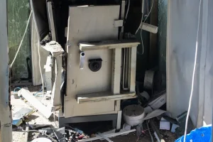 Αργολίδα: 63.000 ευρώ η λεία από την έκρηξη του ΑΤΜ – Βρέθηκε άθικτο το όχημα διαφυγής των τριών δραστών