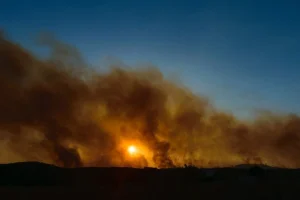 Αναζωπύρωση της πυρκαγιάς στα Κύθηρα – Εκκενώνονται οι οικισμοί Κυπριωτιάνικα, Μητάτα και Βιαράδικα