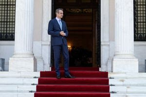 “Καύσωνας” σκανδάλων προκαλεί…ηλίαση στο Μαξίμου! Μείον το…ταμείο της ΝΔ,  με τα σενάρια για τη μετα-Κυριάκου εποχή να δίνουν και να παίρνουν!