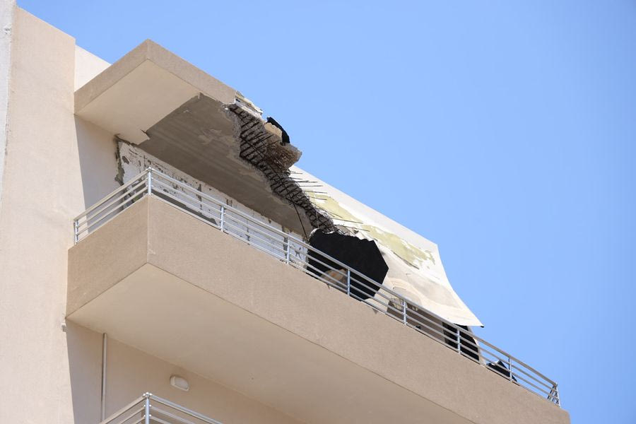 Παραλιακή Ηρακλείου: Αποκολλήθηκε τμήμα από μπαλκόνι ξενοδοχείου (φωτογραφίες)